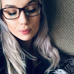 🌻 Meet your posher! 🌻